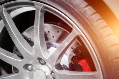 Arabada delinmiş disk fren pervanesinin kapanışı