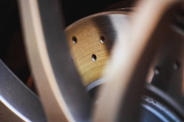 Ayrıntılı parlak araba fren diski