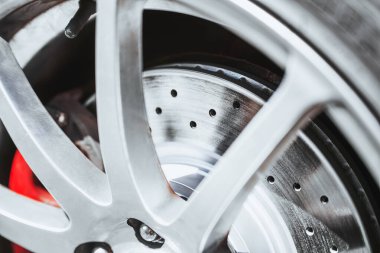 Araçta Yüksek Performans Delinmiş Fren Pervanesi Kapanışı