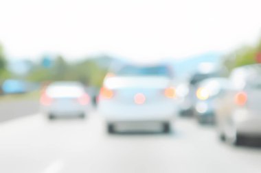 Yoğun kentsel şehirde bulanık trafik sıkışıklığı