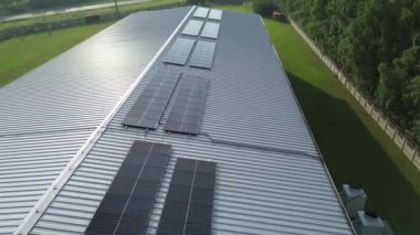 Yenilenebilir enerji kullanan endüstriyel güneş panelleri