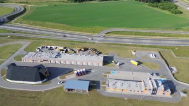 Endüstriyel alanın ve çevre yolların havadan görüntüsü