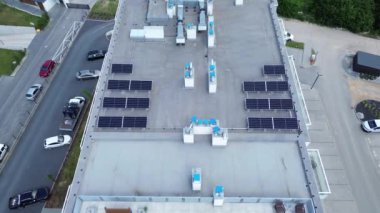 Düşük katlı Apartmandaki Çatı Güneş Panelleri