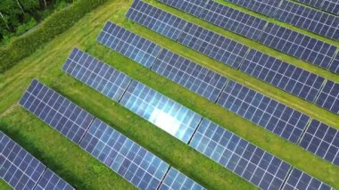 Güneş Paneli Çiftliği Yenilenebilir Enerji Üretiyor