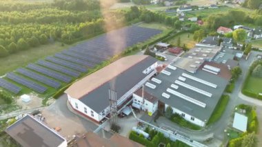 Güneş enerjisi kırsal fabrika binalarına güç veriyor
