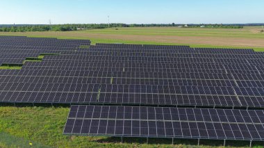 Güneş enerjisi Santrali havadan görünümü