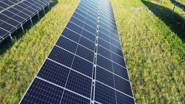 Güneş çiftliği yenilenebilir enerji üretiyor