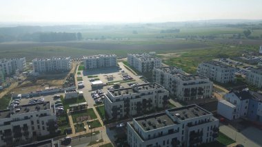 Şehirdeki Modern Şehir Evleri ve Apartmanları