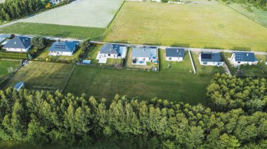 Yeşil alanları ve müstakil evleri olan yerleşim yerleri