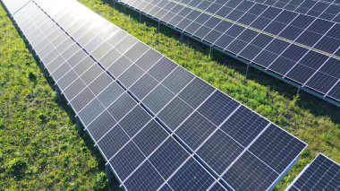 Günbatımında güneş enerjisi üretimi