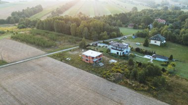 Yeni kırsal ev yapım aşamasında