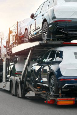 Modüler nakliye kamyonu yeni araçlarla yüklendi