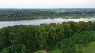 Bereketli Orman Etrafı Sakin Göl