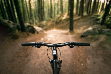 Dağ bisikletiyle Büyük Açık Hava 'yı keşfediyorum.