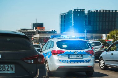 Polis ve ambulans trafik kazasında, Krakow, Polonya, Avrupa 30.09.2024