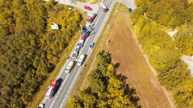 Kurtarma ekipleri ve araçlarıyla trafik kazası, Polonya, Avrupa 25.08.2024