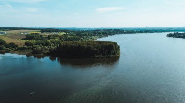 Güzel Manzaralı Yaz Gölü