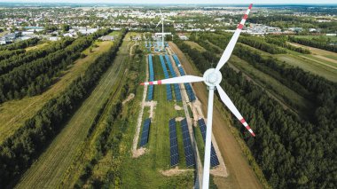 Rüzgar ve güneş enerjisiyle sürdürülebilir enerji