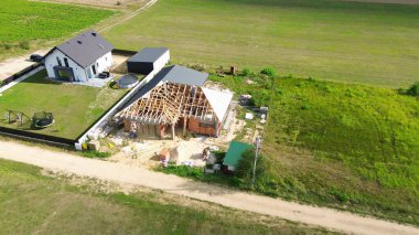 Uzak bölgede aile evi inşaatı