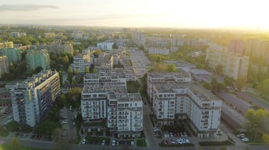 Modern mimariyle yerleşim alanının havadan görünüşü