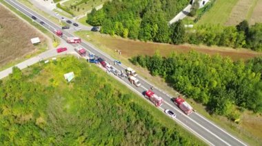 Polonya, Avrupa 25.08.2024 'te kaza mahallinde itfaiye ve ambulanslar