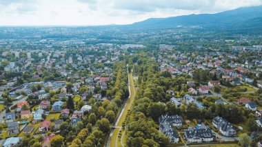 Yeşil Vadi Hava Manzaralı Küçük Kasaba Bielsko-Biala