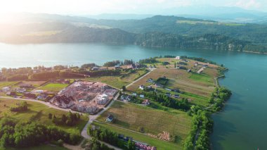 Polonya 'daki Czorsztyn Gölü' nün çarpıcı hava manzarası