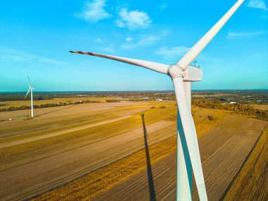 Rüzgar türbinlerine yakın çekim