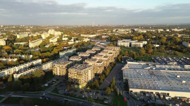 Modern mimariyle yerleşim alanının havadan görünüşü