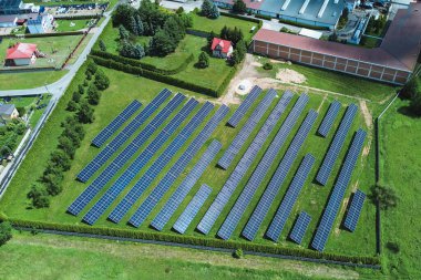 Sürdürülebilir Alandaki Modern Güneş Evlerinin Hava Görünümü