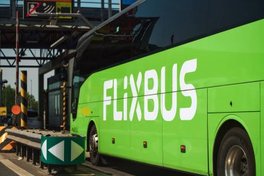 Flixbus otoyolda geçiş gişesi, 27.09.2024 Polonya, Avrupa