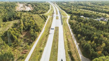 Orman ve otoyol yukarıdan ele geçirildi