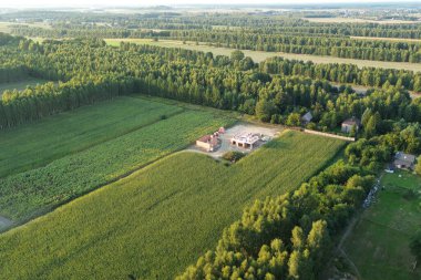 Açık alanda eksik ev