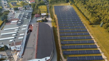 Temiz Enerji Sanayi Tesisi 'ndeki Güneş Panelleri