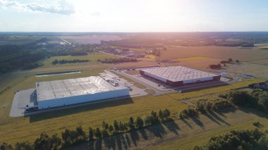 Endüstriyel bölgedeki depo lojistik merkezi