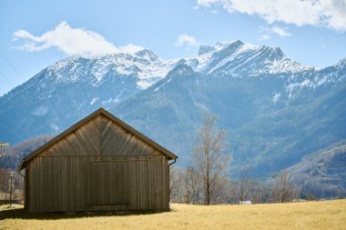 Alp Vadisi 'ndeki ahşap kulübe.