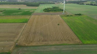 Yazın altın saman balyaları