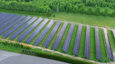 Güneş enerjisi çiftliği yeşil enerji üretiyor