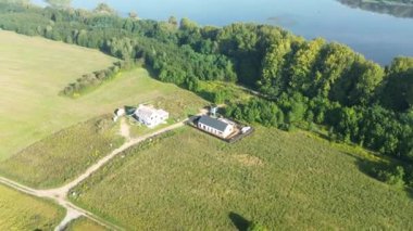 Kırsal bölgede kulübe inşaatı