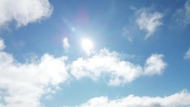 Gün batımı ve Parlak Gökyüzü ile Huzurlu Ufuk