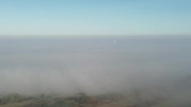Kırsalda sisli bir sabah