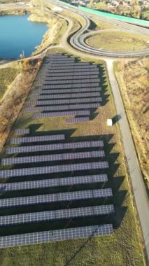 Güneş enerjisi alanının dikey görünümü