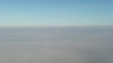 Sabah sisli bulutların manzarası.