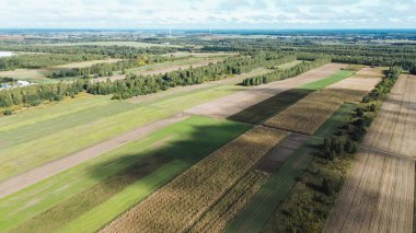 Gökyüzünden güzel kırsal sonbahar manzarası