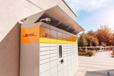 Paket alımı DHL dolap istasyonu Polonya Avrupa 30.09.2024