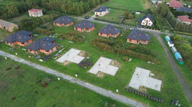 Banliyö planlı, havadan çekilmiş modern konutlar.