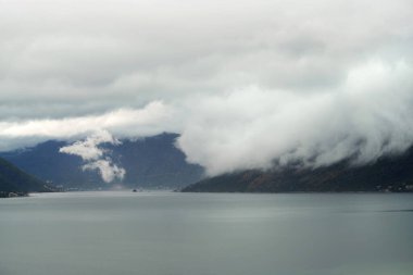 Karadağ dağları Kotor Körfezi manzaralı