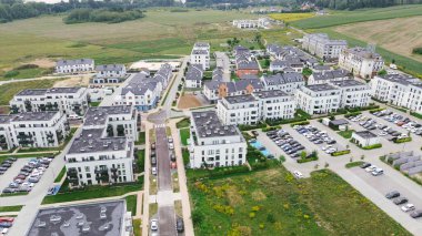 Banliyöde Yapım Altında Modern Apartmanlar