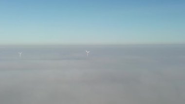 Sis ve bulutların hava görüntüsü