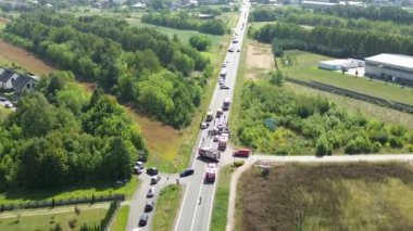 Kurtarma ekipleri ve araçlarıyla trafik kazası, Polonya, Avrupa 25.08.2024